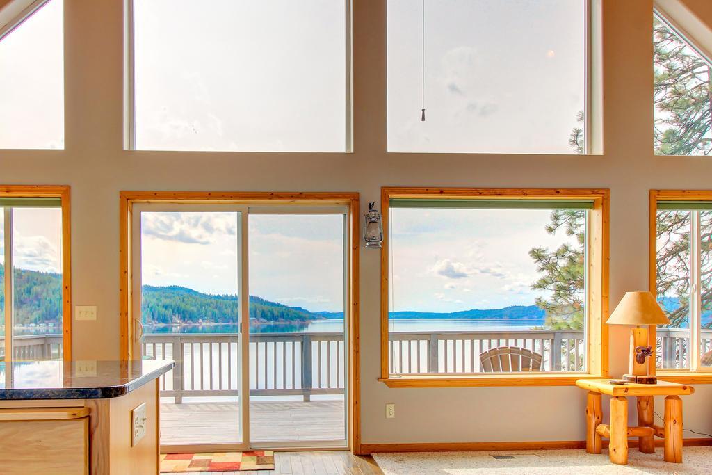 ホテルBeautiful Lake Coeur D'Alene Cabin On The Bay Mica エクステリア 写真