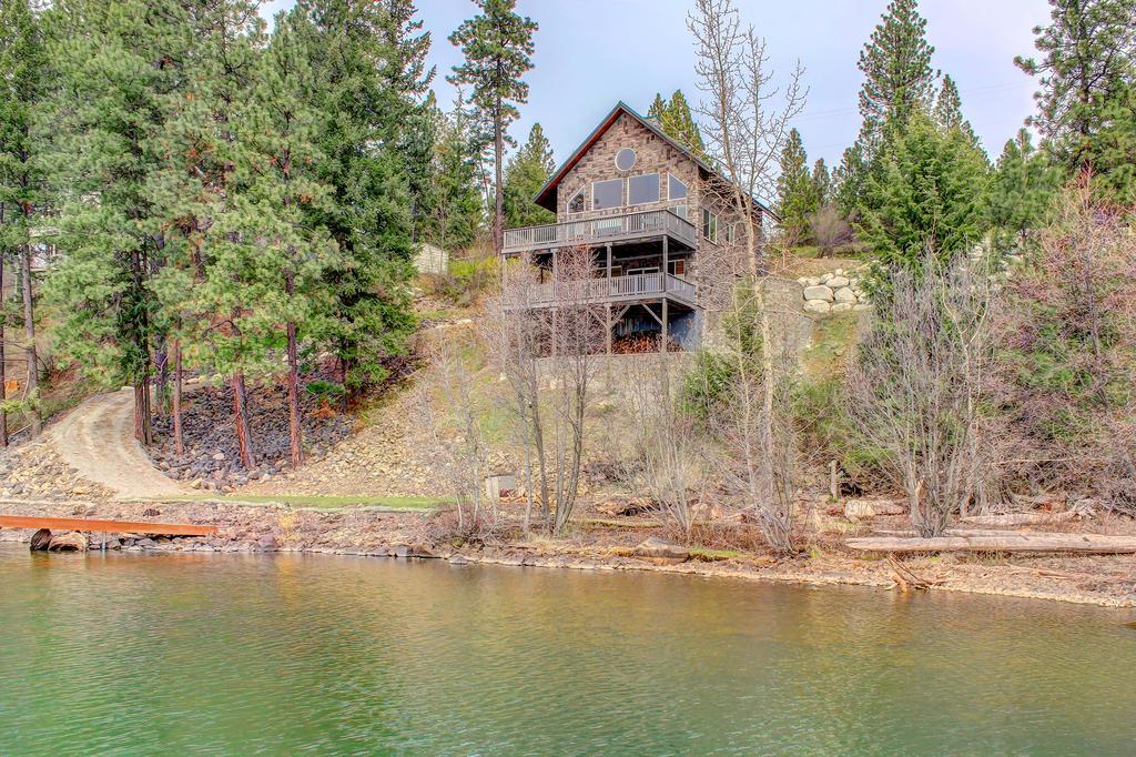 ホテルBeautiful Lake Coeur D'Alene Cabin On The Bay Mica エクステリア 写真